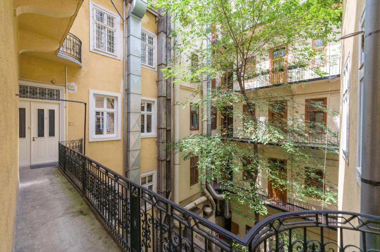 Music Academy Suite Cafe Vian Apartman Kft Boedapest Buitenkant foto